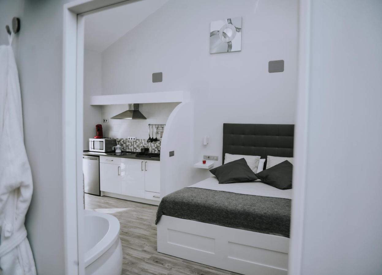 Eres Emerita "Apartamentos & Suites" Мерида Экстерьер фото